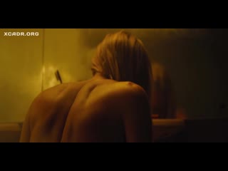 oksana akinshina breast light in the film sputnik (2020, russia)